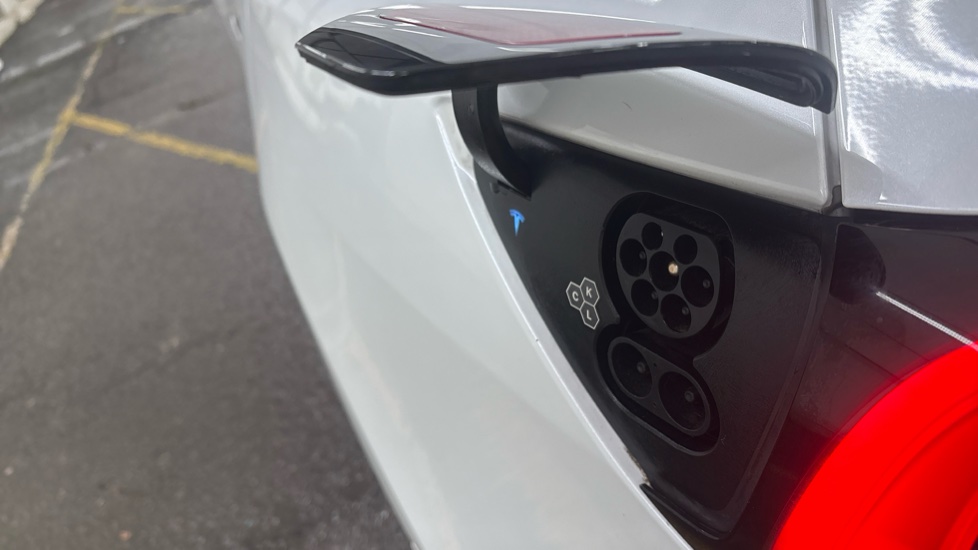TESLA MODEL Y HATCHBACK RWD 5dr Auto