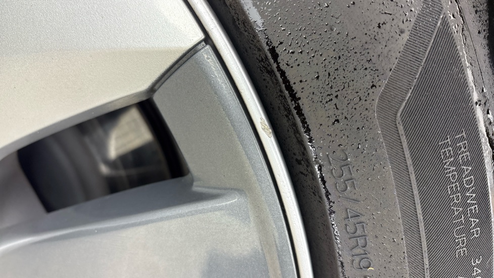 TESLA MODEL Y HATCHBACK Long Range AWD 5dr Auto