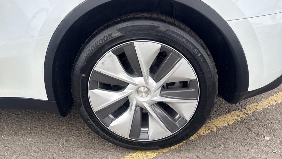 TESLA MODEL Y HATCHBACK RWD 5dr Auto