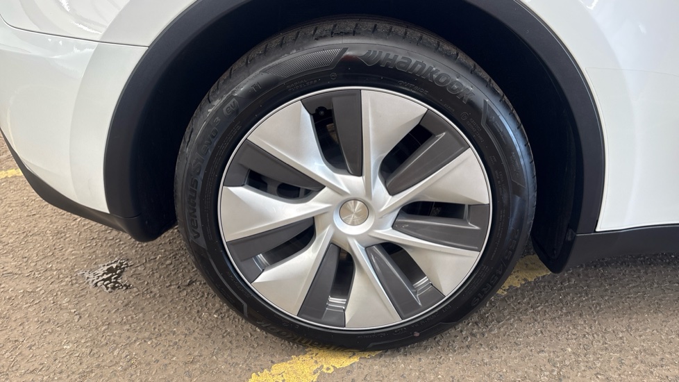TESLA MODEL Y HATCHBACK RWD 5dr Auto