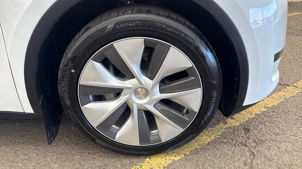 TESLA MODEL Y HATCHBACK RWD 5dr Auto