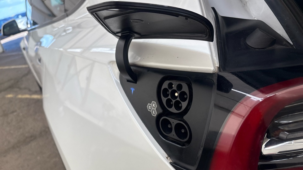 TESLA MODEL Y HATCHBACK RWD 5dr Auto