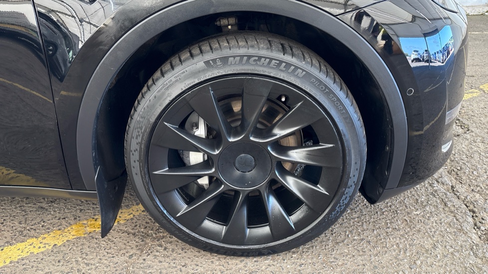 TESLA MODEL Y HATCHBACK Long Range AWD 5dr Auto