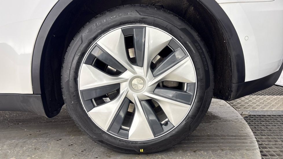 TESLA MODEL Y HATCHBACK Long Range AWD 5dr Auto