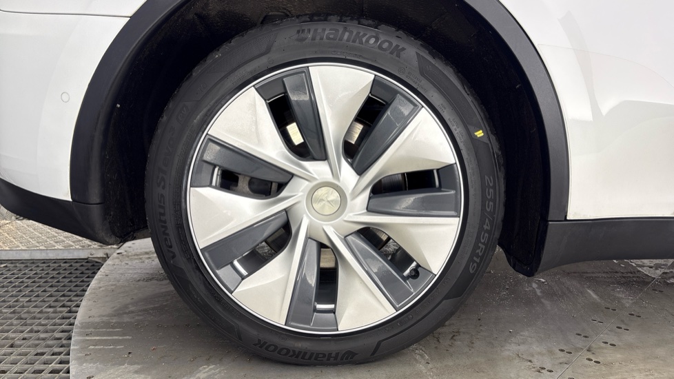 TESLA MODEL Y HATCHBACK Long Range AWD 5dr Auto