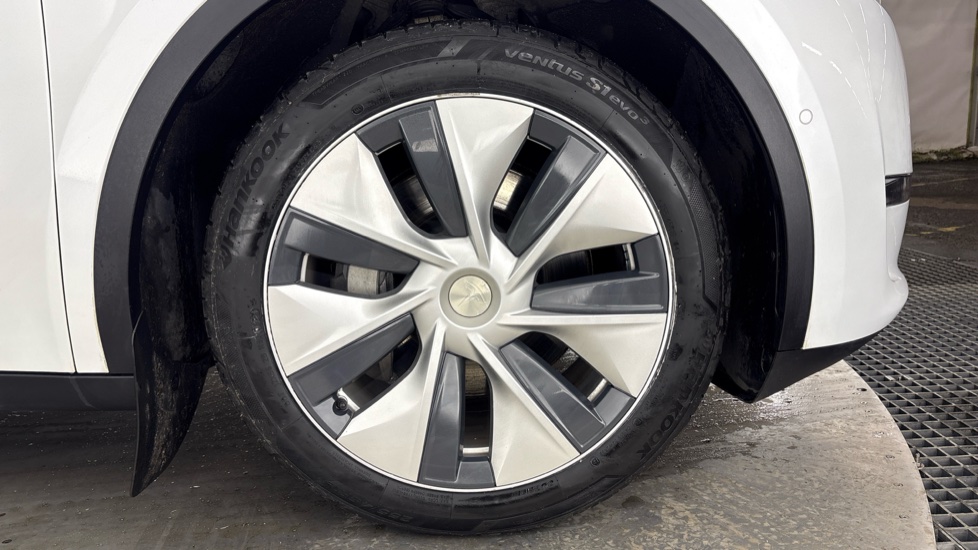TESLA MODEL Y HATCHBACK Long Range AWD 5dr Auto