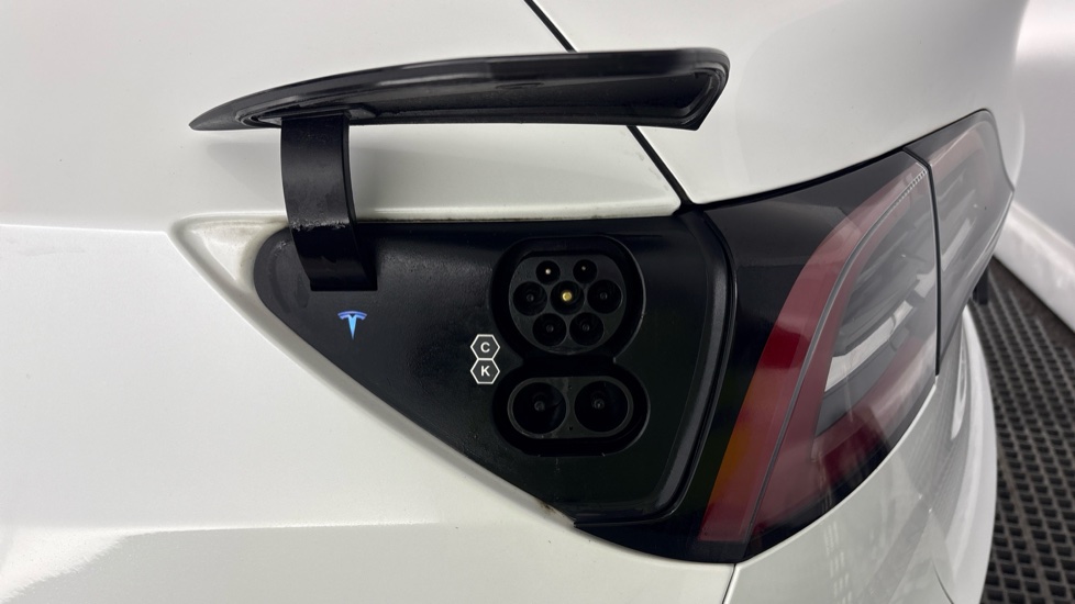 TESLA MODEL Y HATCHBACK Long Range AWD 5dr Auto