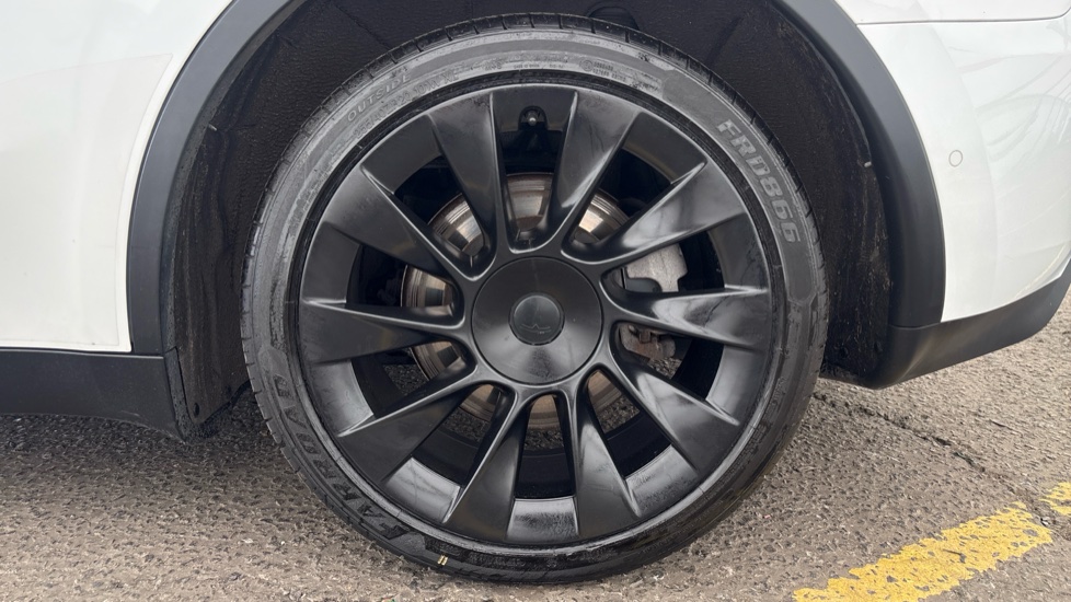 TESLA MODEL Y Image 18