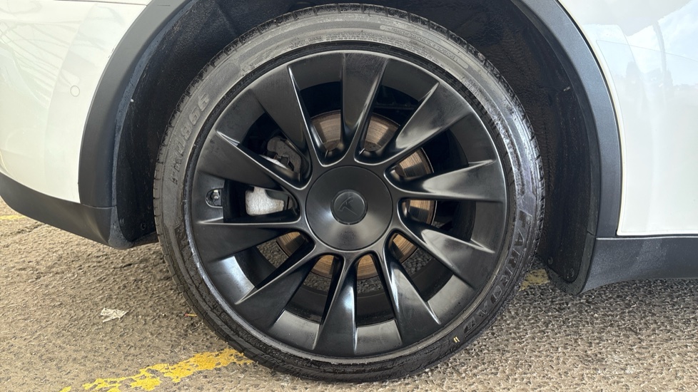 TESLA MODEL Y Image 19