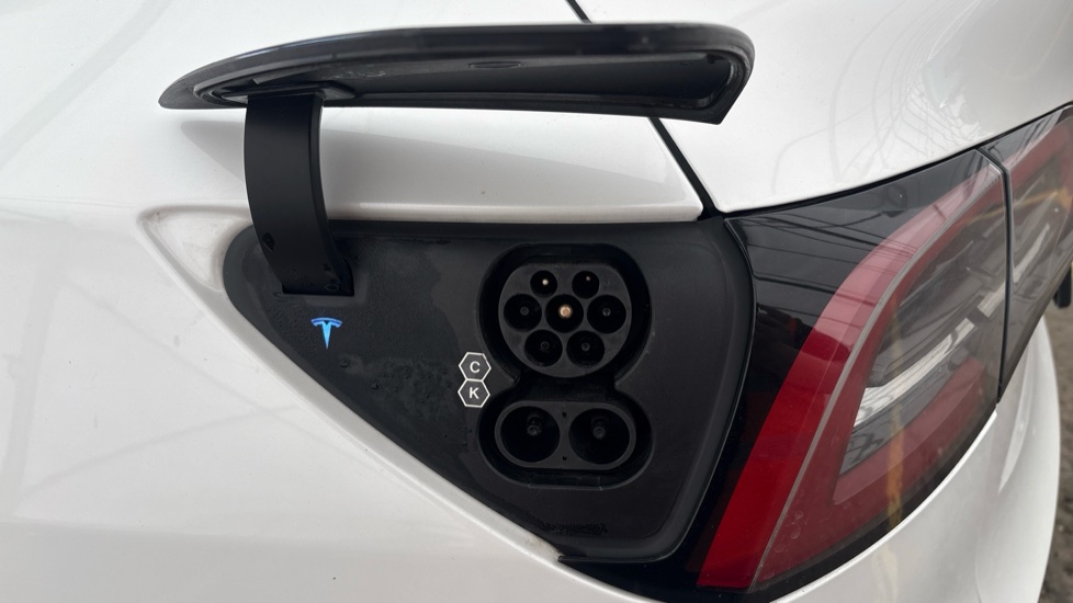TESLA MODEL Y Image 21