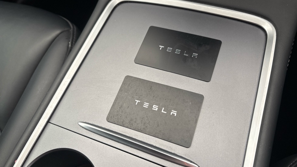 TESLA MODEL Y 2 keys available
