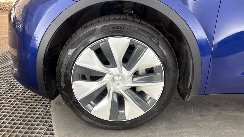 TESLA MODEL Y HATCHBACK Long Range AWD 5dr Auto