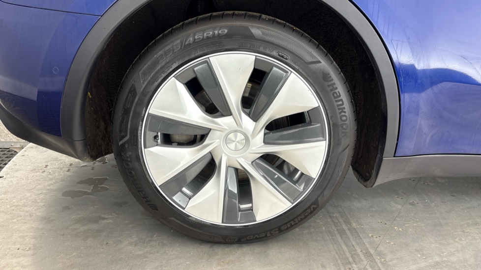TESLA MODEL Y HATCHBACK Long Range AWD 5dr Auto