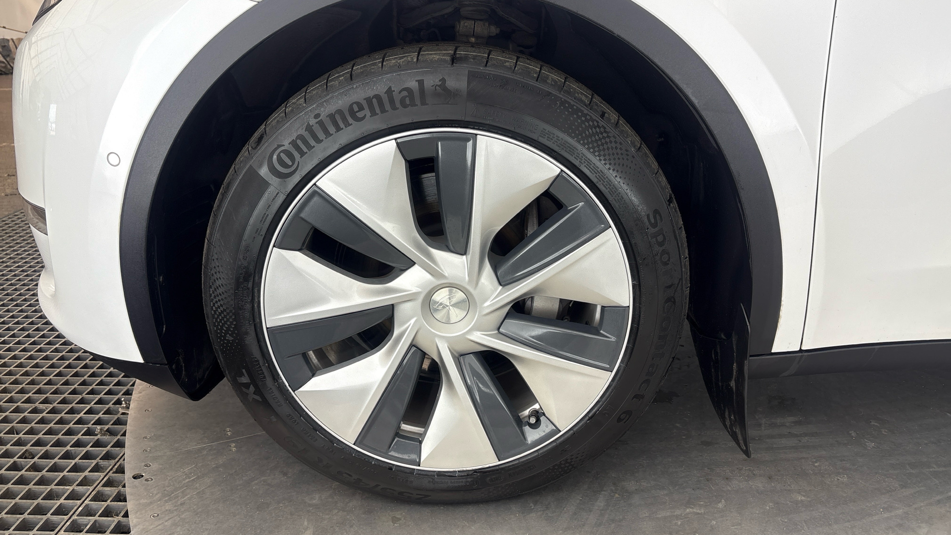 TESLA MODEL Y MODEL Y HATCHBACK Long Range AWD 5dr Auto