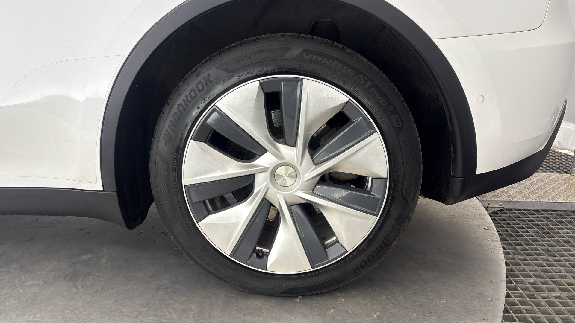 TESLA MODEL Y MODEL Y HATCHBACK Long Range AWD 5dr Auto