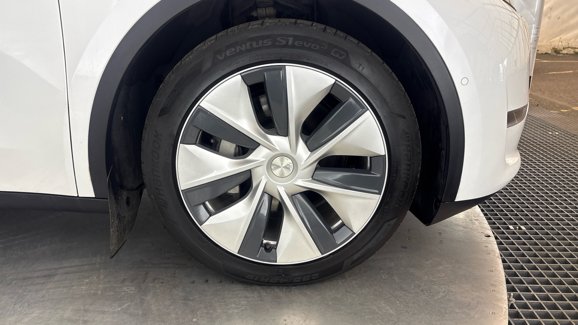 TESLA MODEL Y MODEL Y HATCHBACK Long Range AWD 5dr Auto