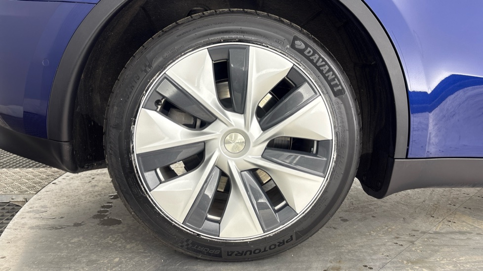 TESLA MODEL Y HATCHBACK Long Range AWD 5dr Auto