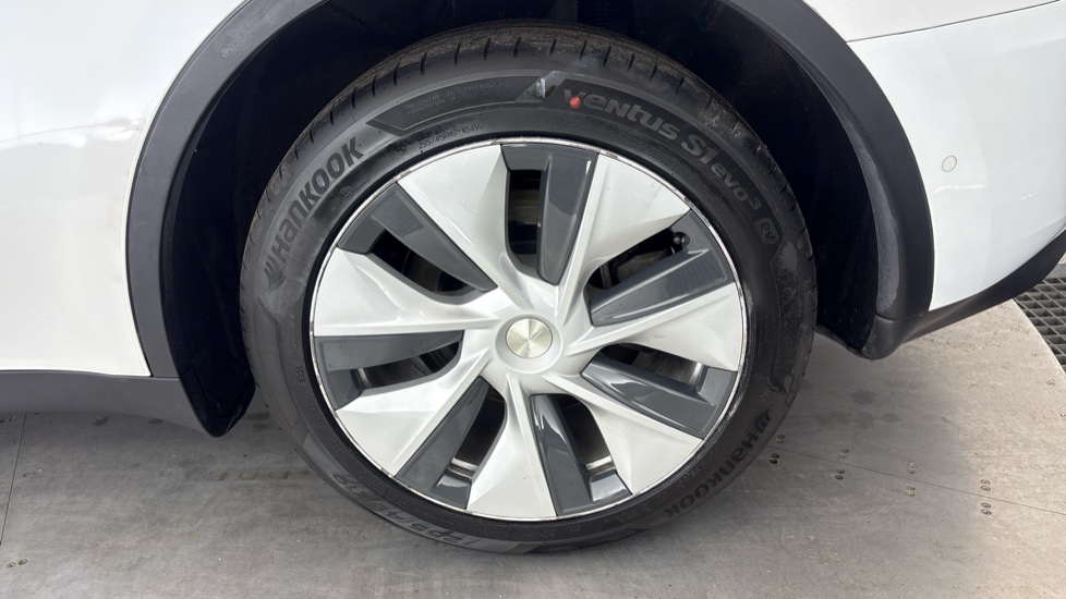 TESLA MODEL Y HATCHBACK Long Range AWD 5dr Auto