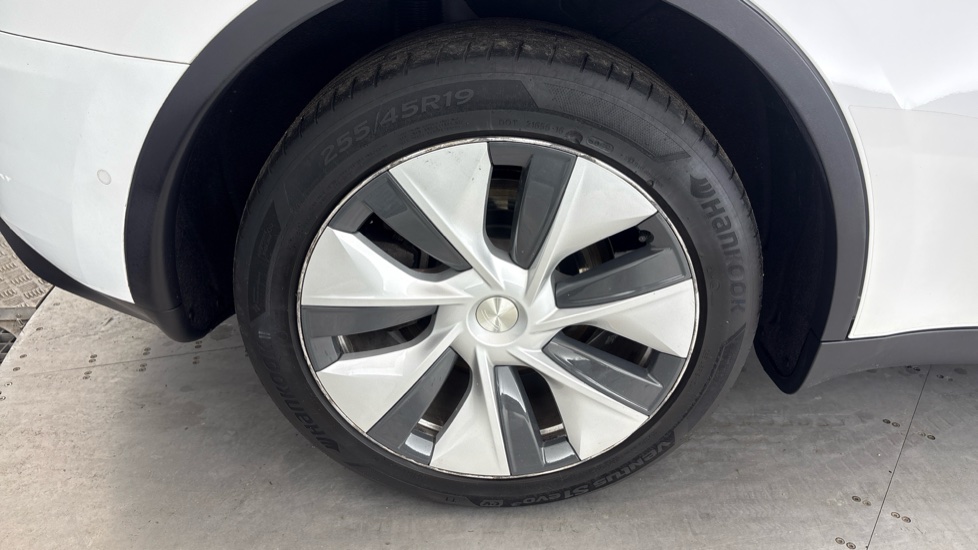 TESLA MODEL Y HATCHBACK Long Range AWD 5dr Auto