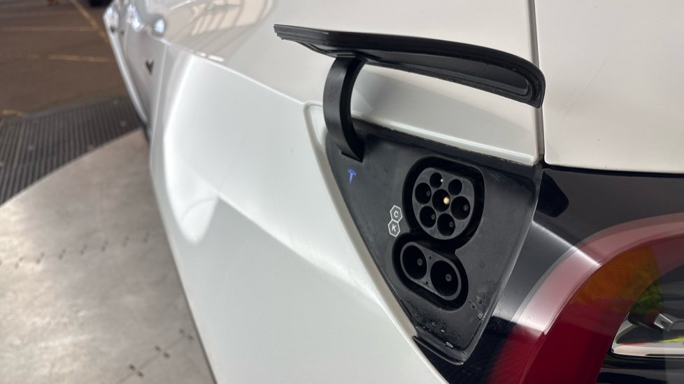 TESLA MODEL Y HATCHBACK Long Range AWD 5dr Auto