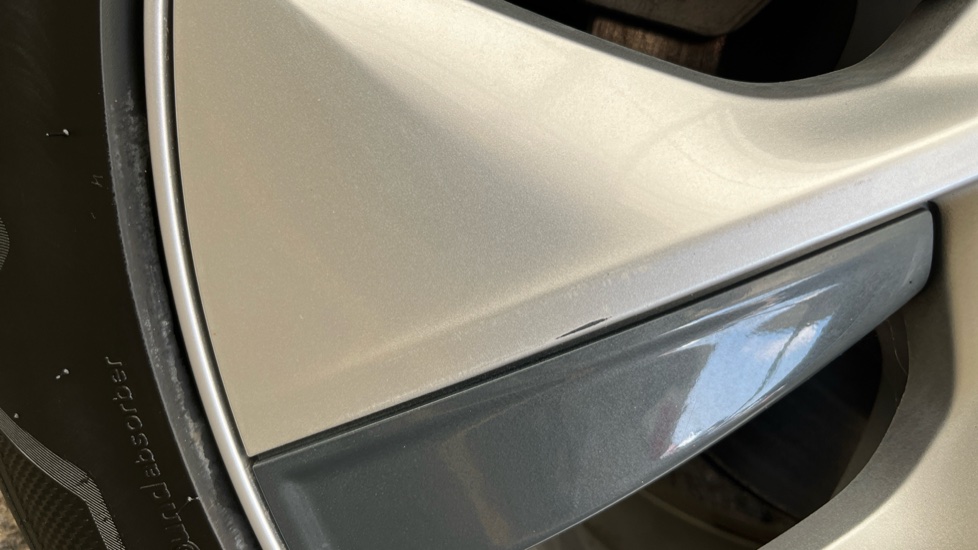 TESLA MODEL Y scuff