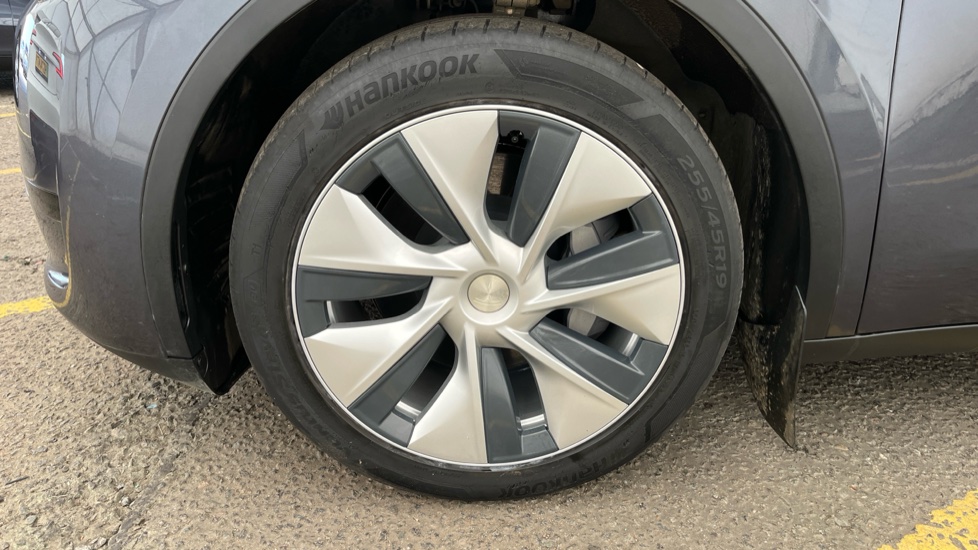 TESLA MODEL Y Image 17