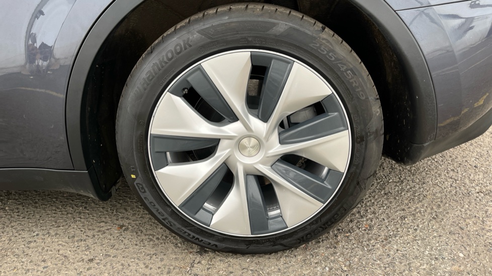TESLA MODEL Y Image 18