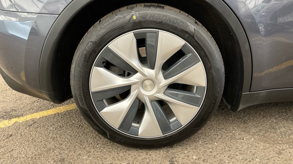 TESLA MODEL Y Image 19