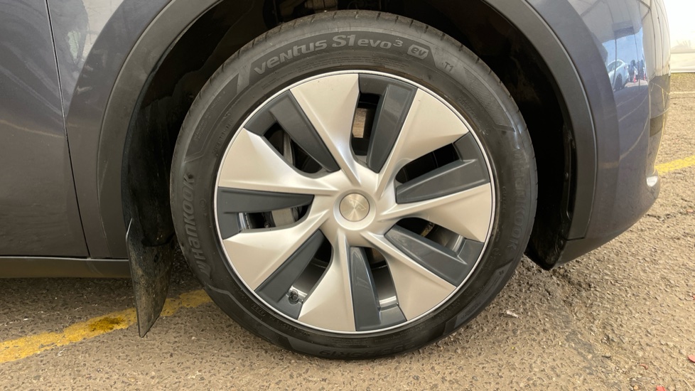 TESLA MODEL Y Image 20