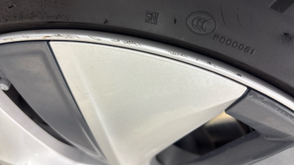 TESLA MODEL Y scuff