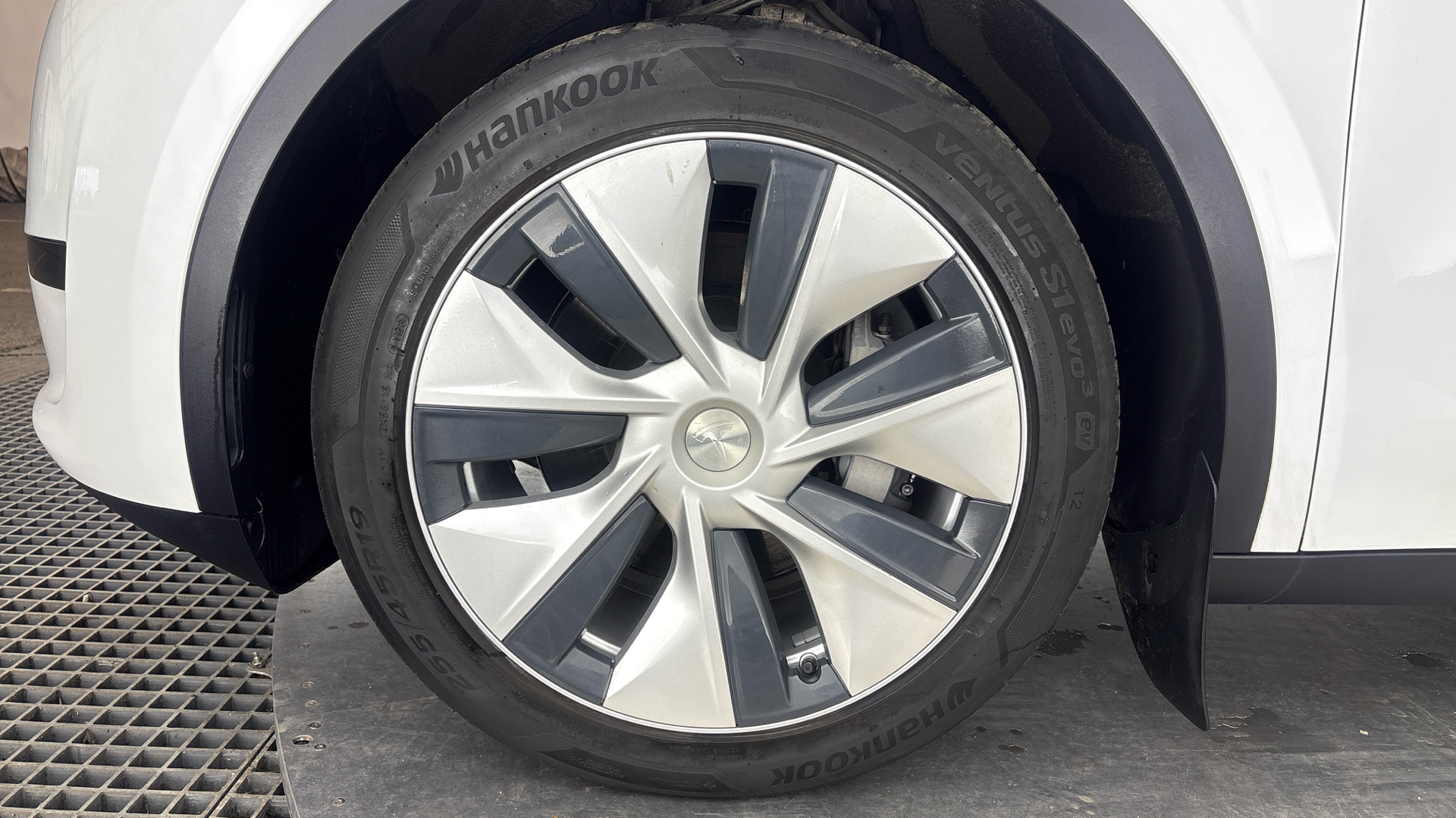 TESLA MODEL Y MODEL Y HATCHBACK RWD 5dr Auto