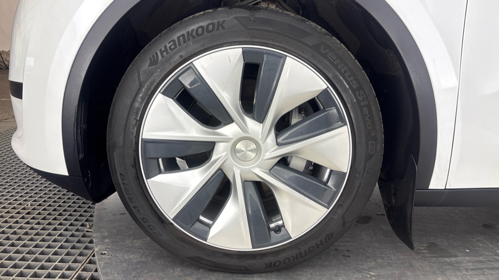 TESLA MODEL Y Image 17