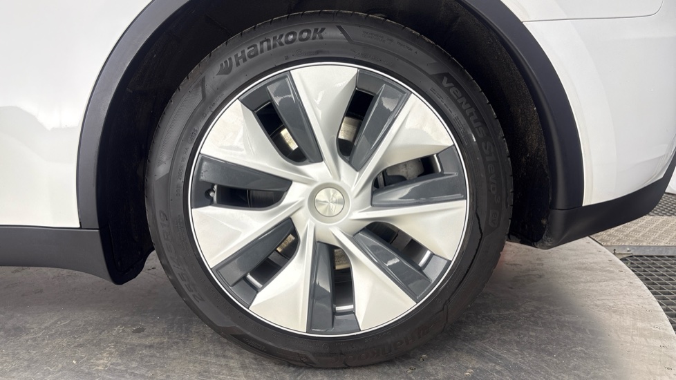 TESLA MODEL Y Image 18