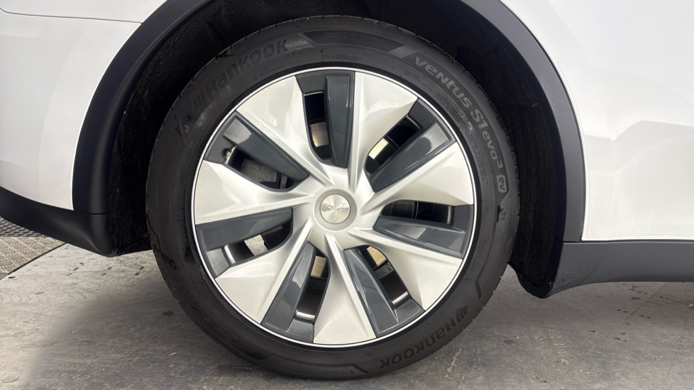 TESLA MODEL Y Image 19