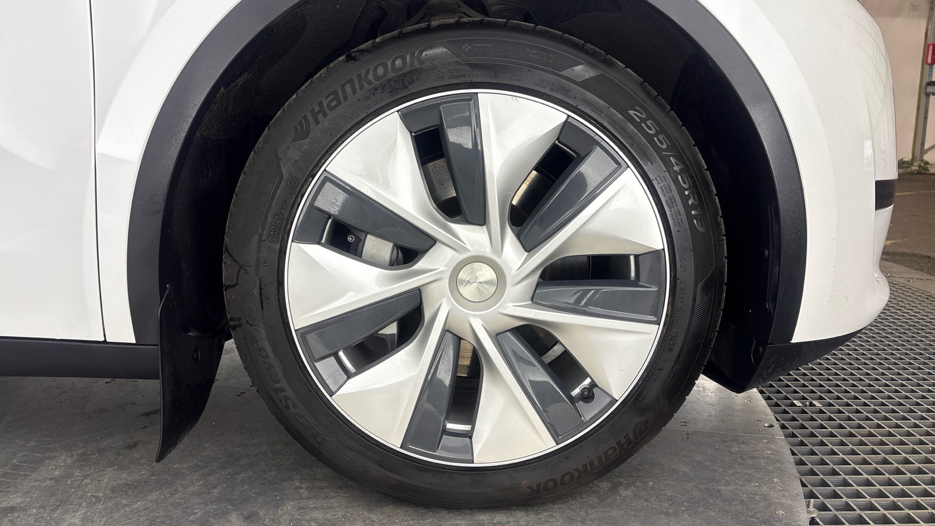TESLA MODEL Y MODEL Y HATCHBACK RWD 5dr Auto