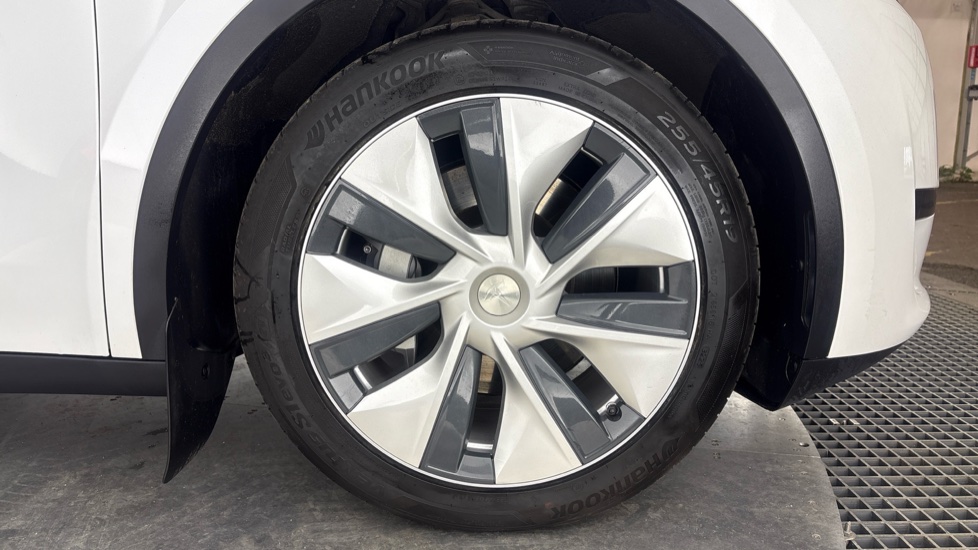 TESLA MODEL Y Image 20