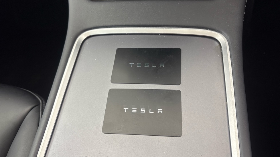 TESLA MODEL Y 2 keys available
