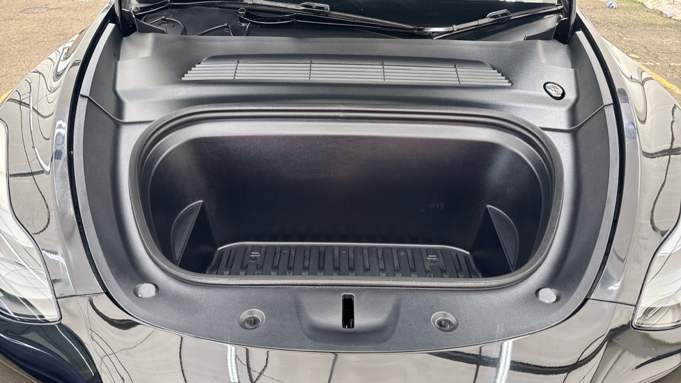 TESLA MODEL Y Image 16