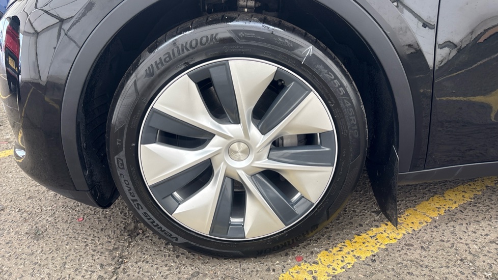 TESLA MODEL Y Image 17