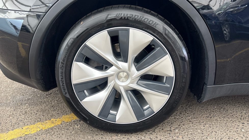 TESLA MODEL Y Image 19