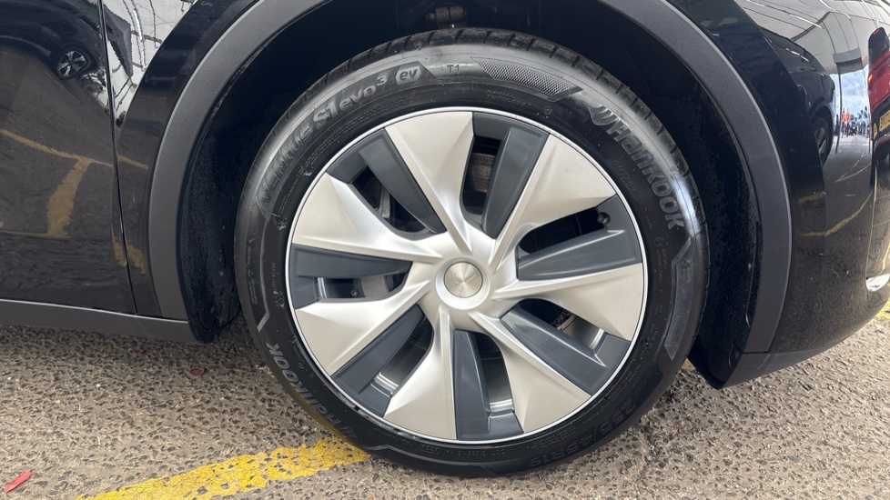 TESLA MODEL Y Image 20