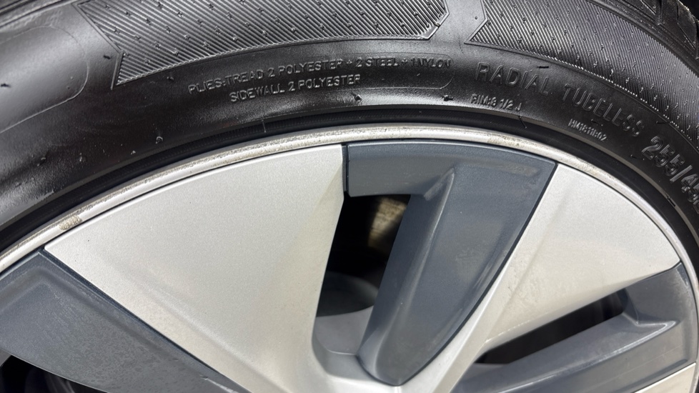 TESLA MODEL Y HATCHBACK RWD 5dr Auto