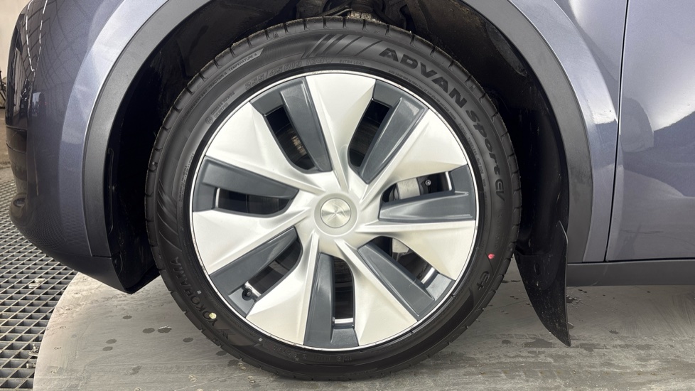 TESLA MODEL Y HATCHBACK RWD 5dr Auto