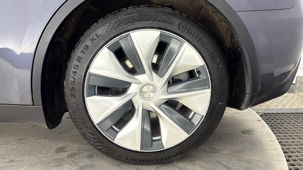 TESLA MODEL Y HATCHBACK RWD 5dr Auto