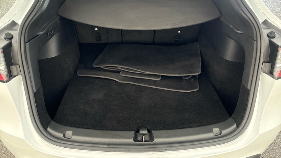 TESLA MODEL Y HATCHBACK RWD 5dr Auto