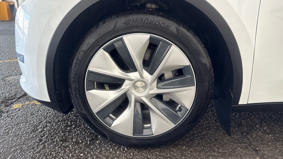 TESLA MODEL Y HATCHBACK RWD 5dr Auto