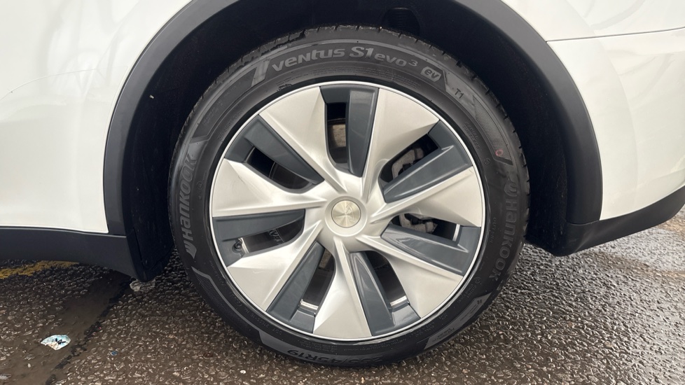 TESLA MODEL Y HATCHBACK RWD 5dr Auto