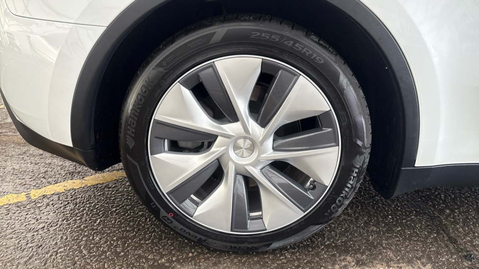 TESLA MODEL Y HATCHBACK RWD 5dr Auto