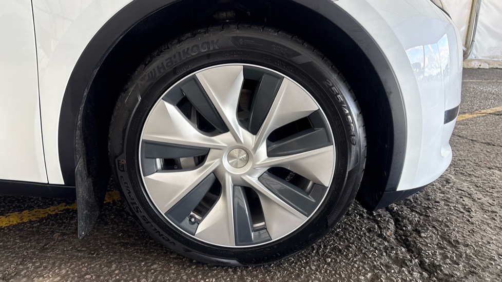 TESLA MODEL Y HATCHBACK RWD 5dr Auto