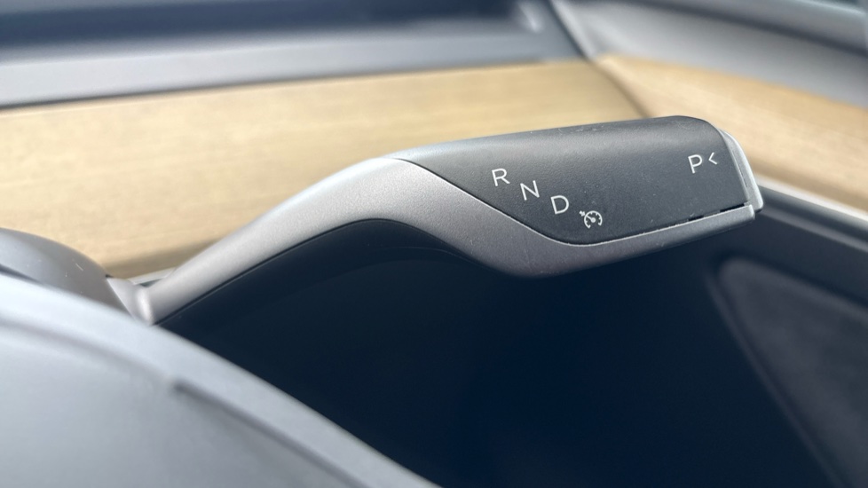 TESLA MODEL Y HATCHBACK RWD 5dr Auto